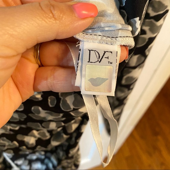 NWOT Diane Von Furstenberg wrap top - Picture 6 of 9